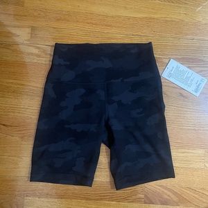 NWT Lululemon Black Camo Shorts sz 8